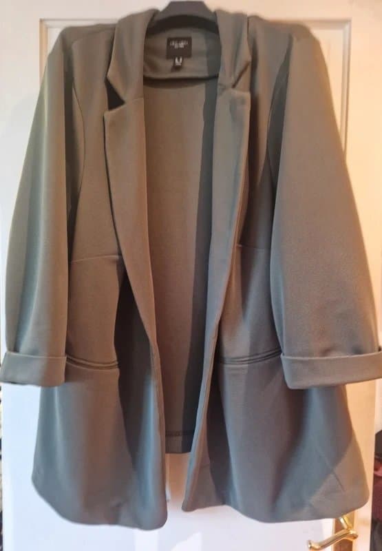 New Look New Look Curves ribbed khaki jacket. 3/4 sleeves. Size 28.
