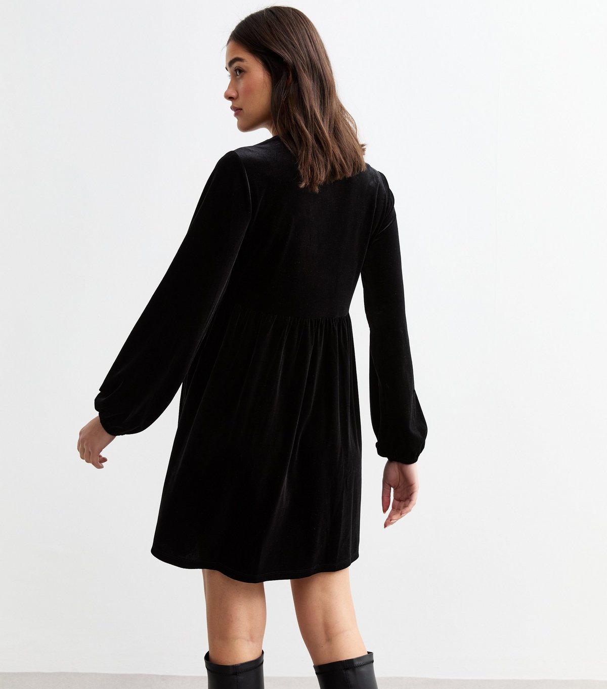 New Look Women's Maternity Black Velvet V-Neck Mini Smock Dress New Look - 4