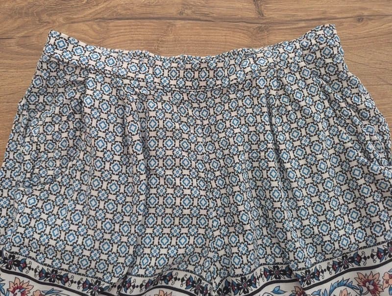 New Look New Look Lightweight Blue Pink White Geometric Pattern Shorts size 10