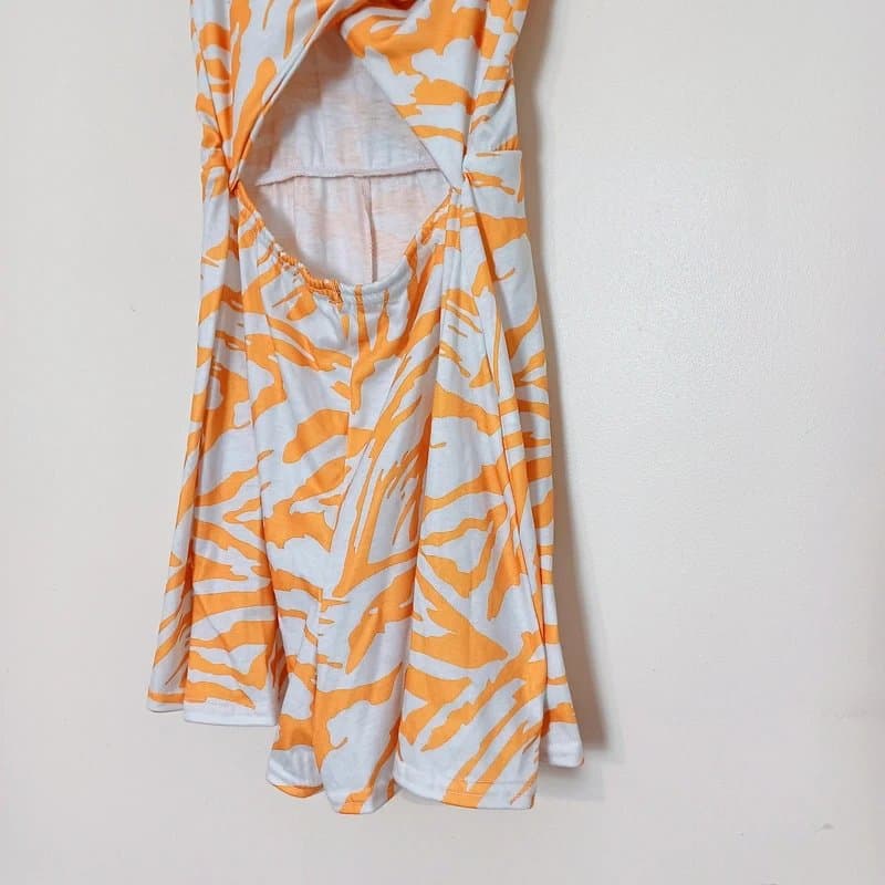PrettyLittleThing Pretty little thing PLT gap front Patterned playsuit size 4 BNWT