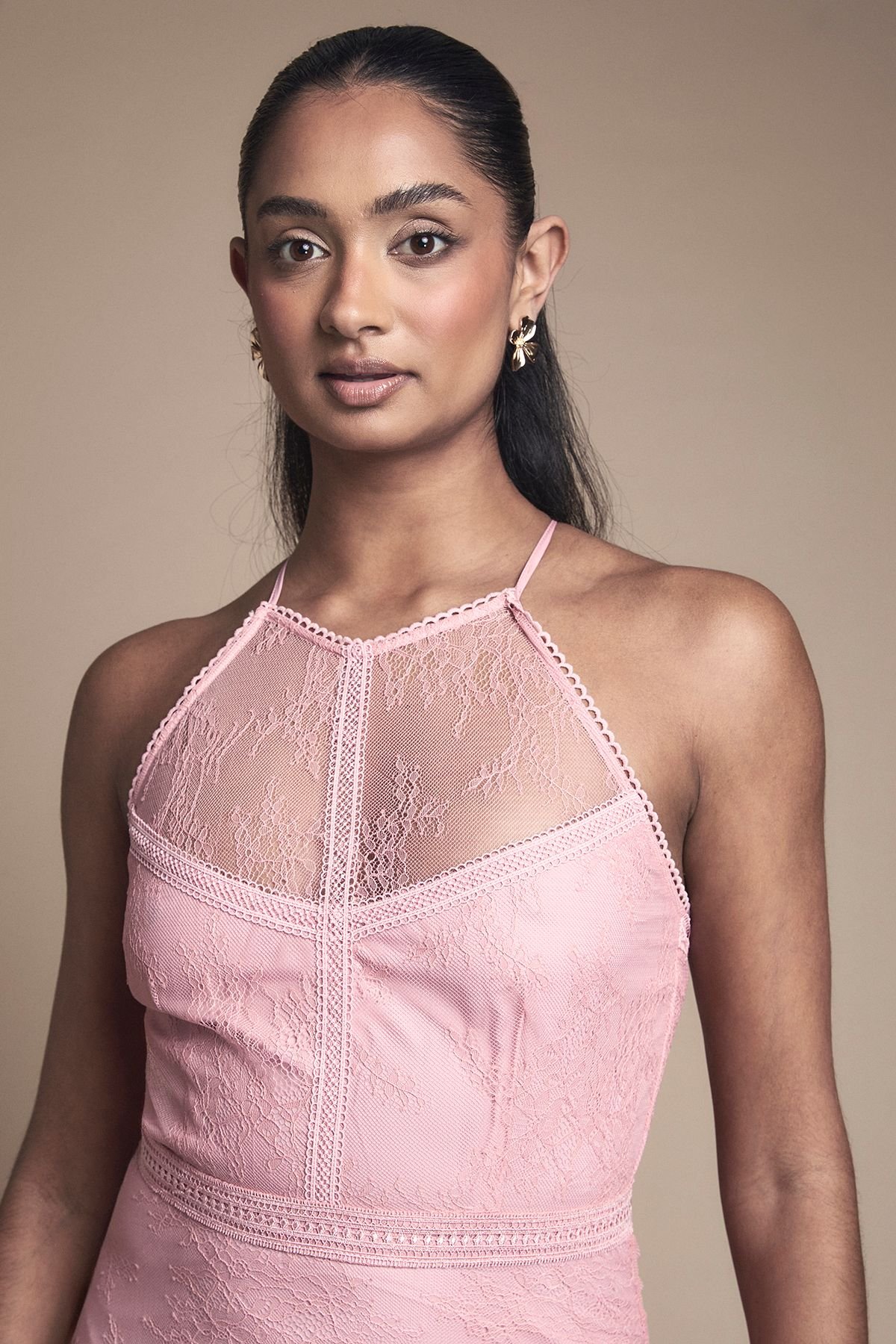 Oasis Oasis Women's Delicate Lace Apron Neck Maxi Bridesmaid Dress in Blush - 4