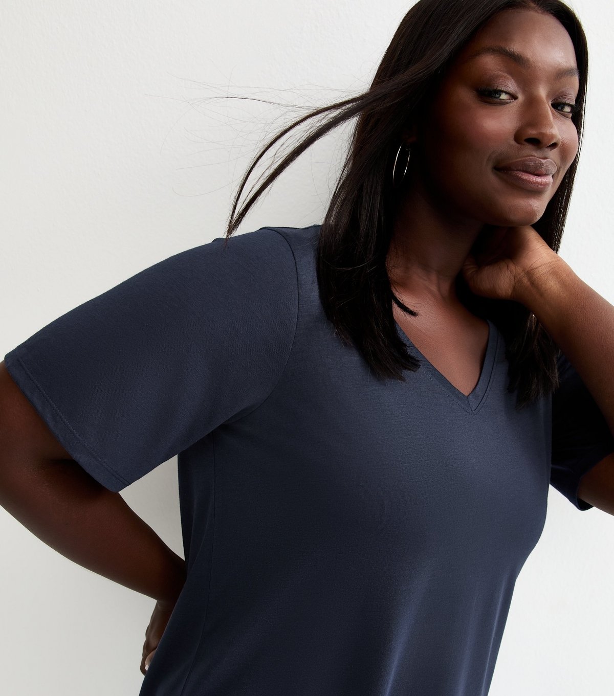 New Look Women's Plus Size Navy V-Neck T-Shirt Curves New Look - 2