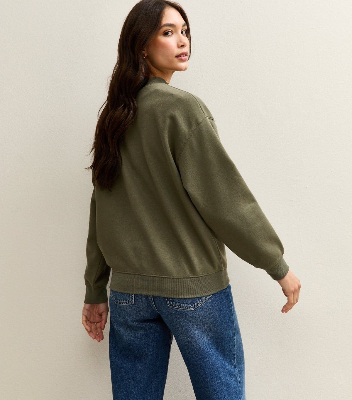 New Look Women's Khaki Relaxed Fit Crew Neck Sweatshirt New Look - 4