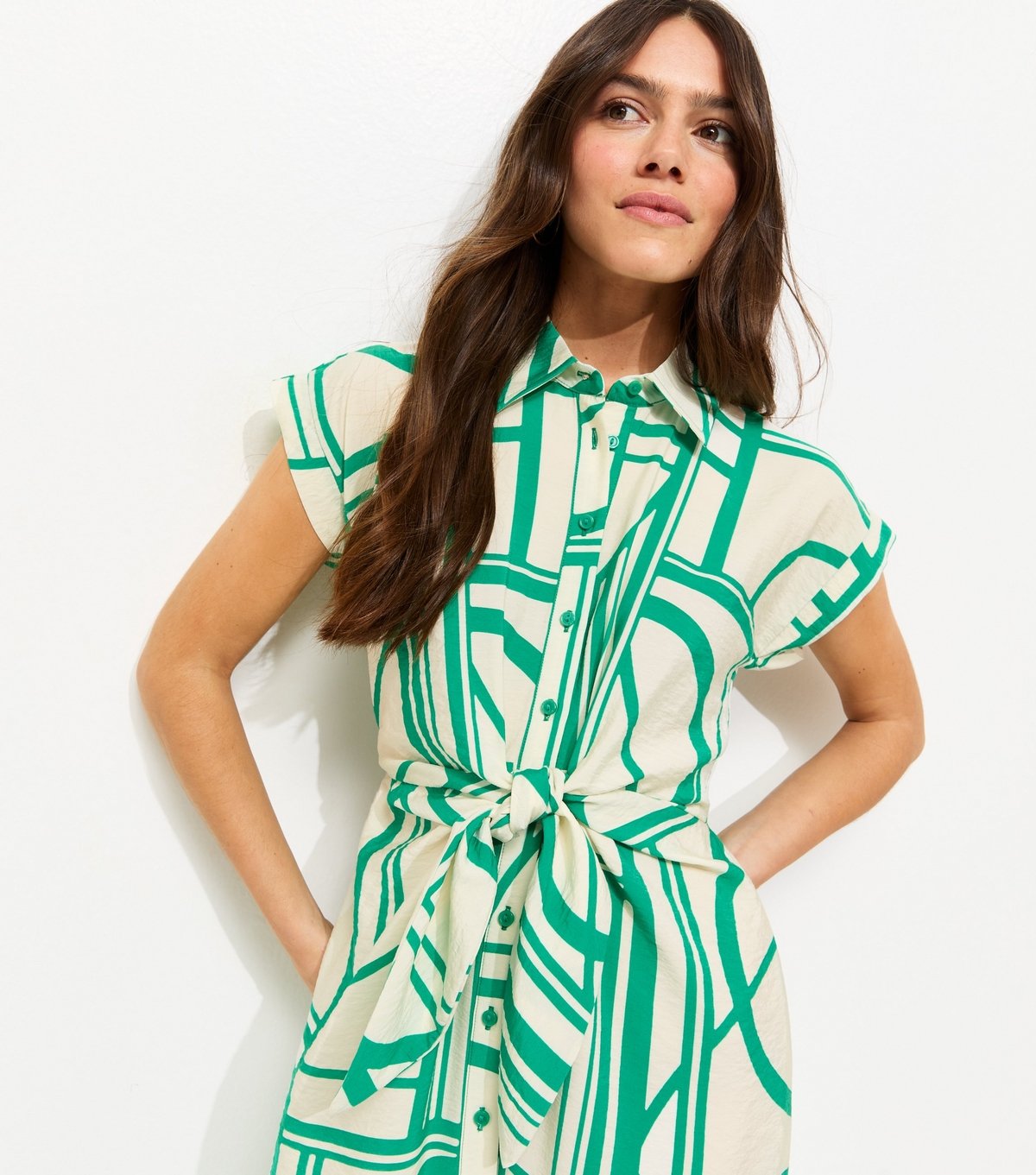 New Look Women's Petite Green Geometric Print Twist Front Midi Shirt Dress New Look - 2
