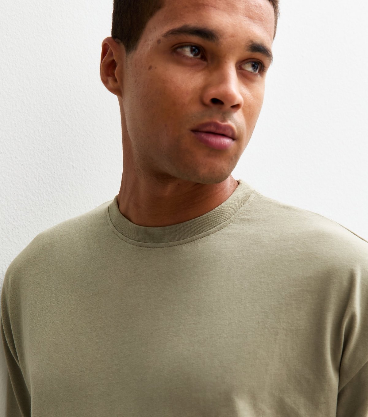 New Look Men's Green Oversized Crew Neck T-Shirt New Look - 2