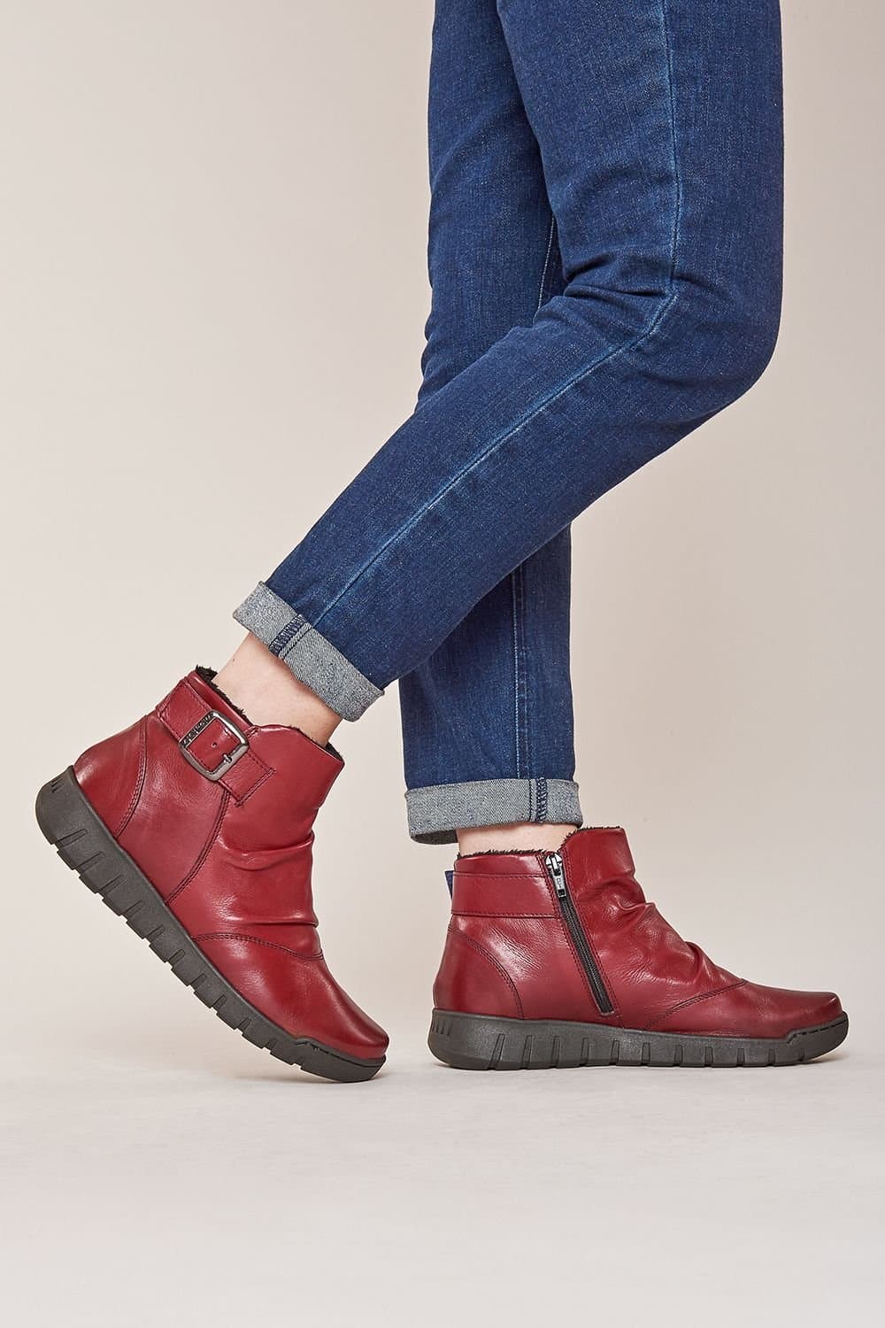 Moshulu Moshulu Women's 'Vagar' Ruched Leather Ankle Boots In Red