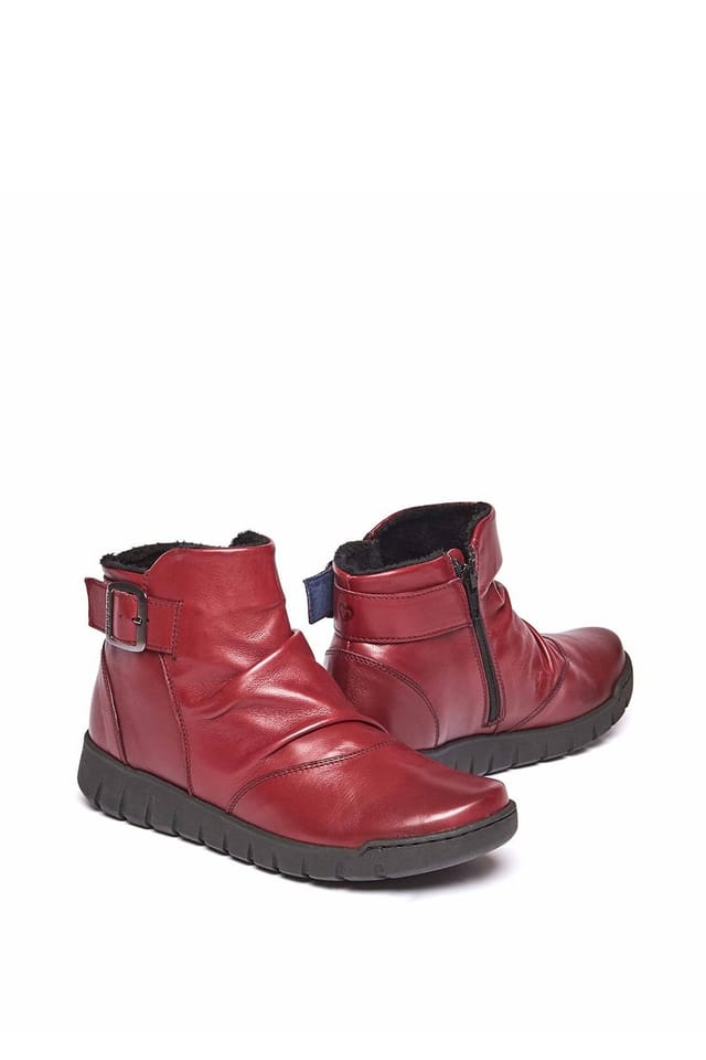 Moshulu Moshulu Women's 'Vagar' Ruched Leather Ankle Boots in Red - 2