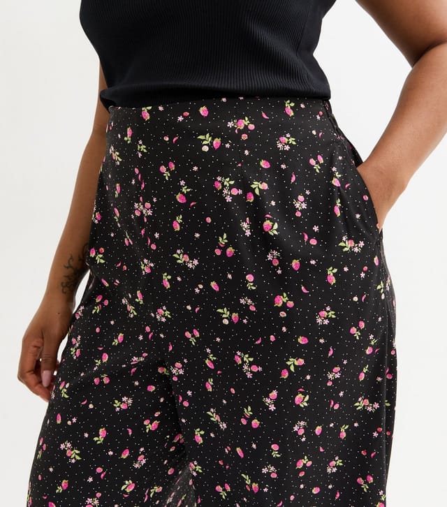 New Look Women's Plus Size Berry Fruits Cropped Wide Leg Trousers Curves New Look - 2