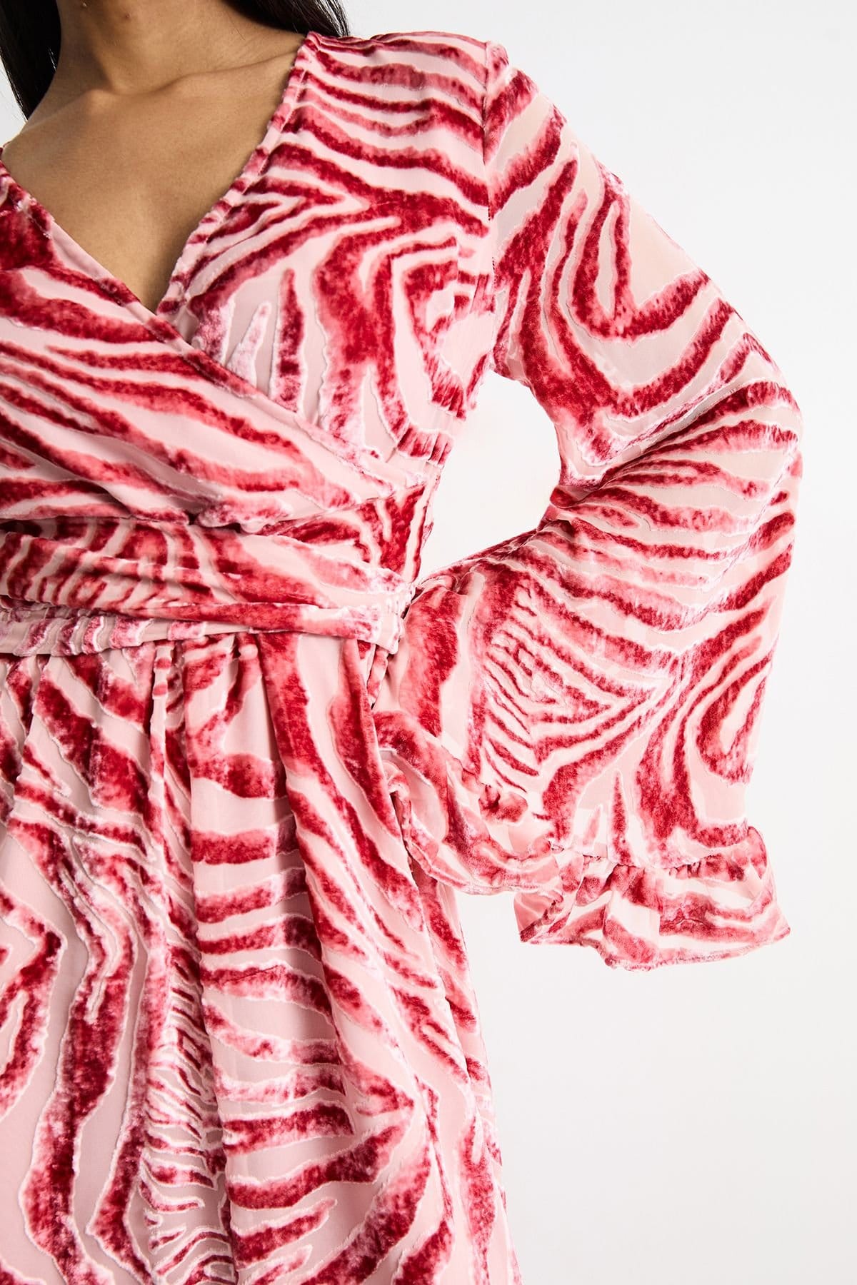 Warehouse Warehouse Women's Burnout Velvet Plunge Neck Flared Sleeve Belted Maxi Dress in Red - 4