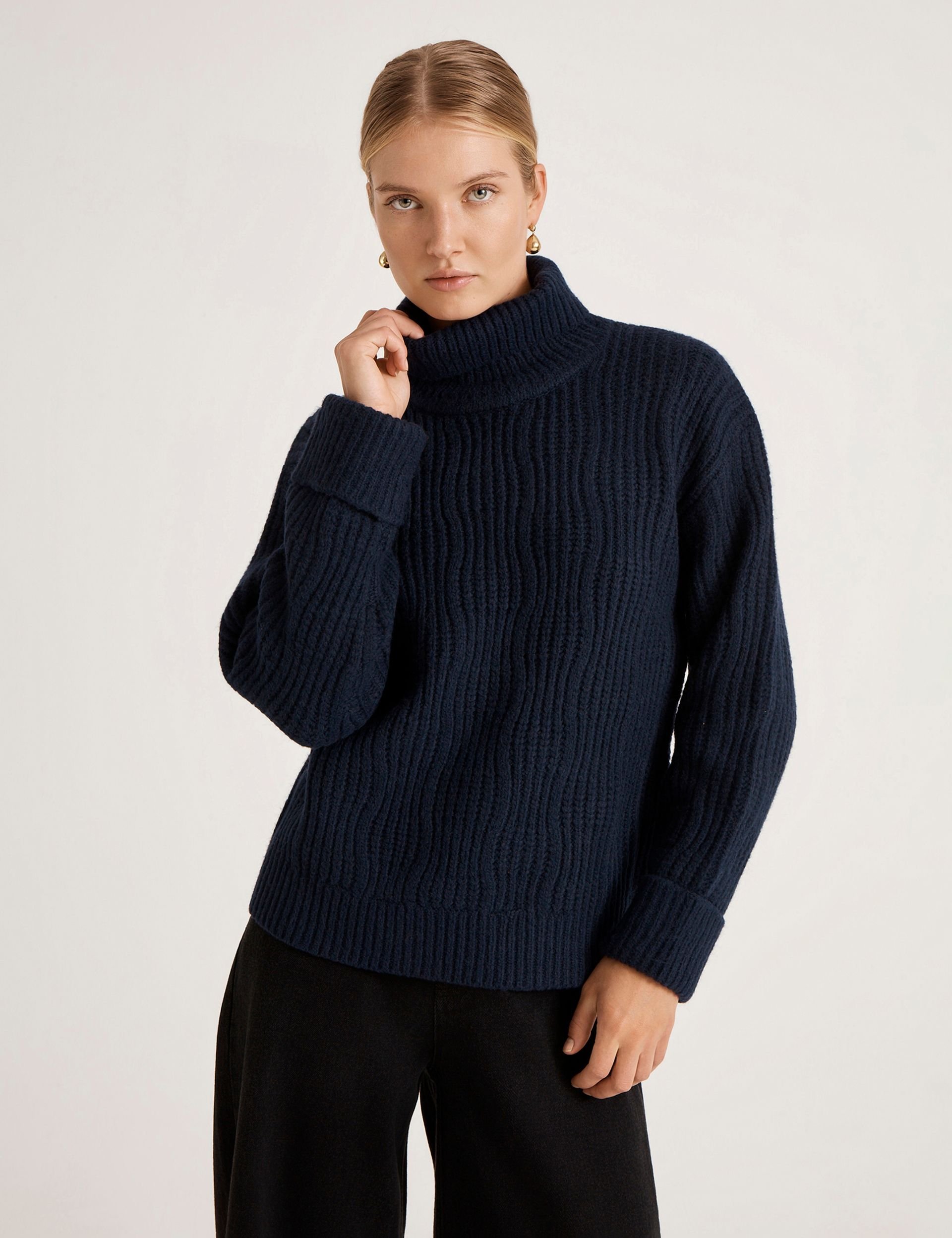 Finery London Finery London Women's Albie Roll Neck Knitted Jumper in Dark Navy - 2