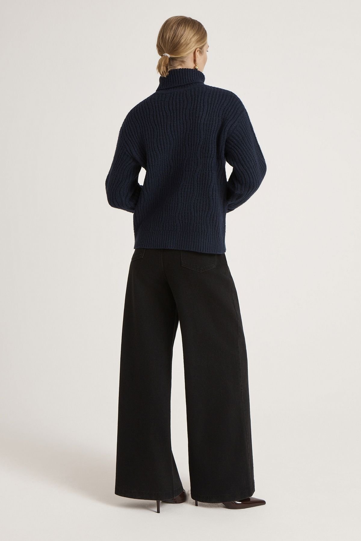 Finery London Finery London Women's Albie Roll Neck Knitted Jumper in Dark Navy - 3