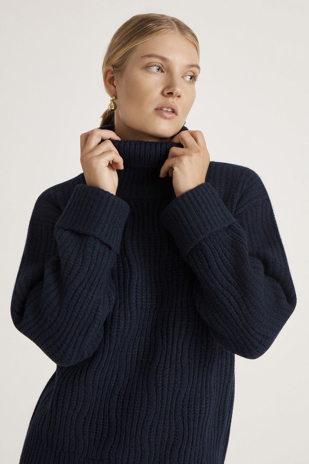 Finery London Finery London Women's Albie Roll Neck Knitted Jumper in Dark Navy - 4
