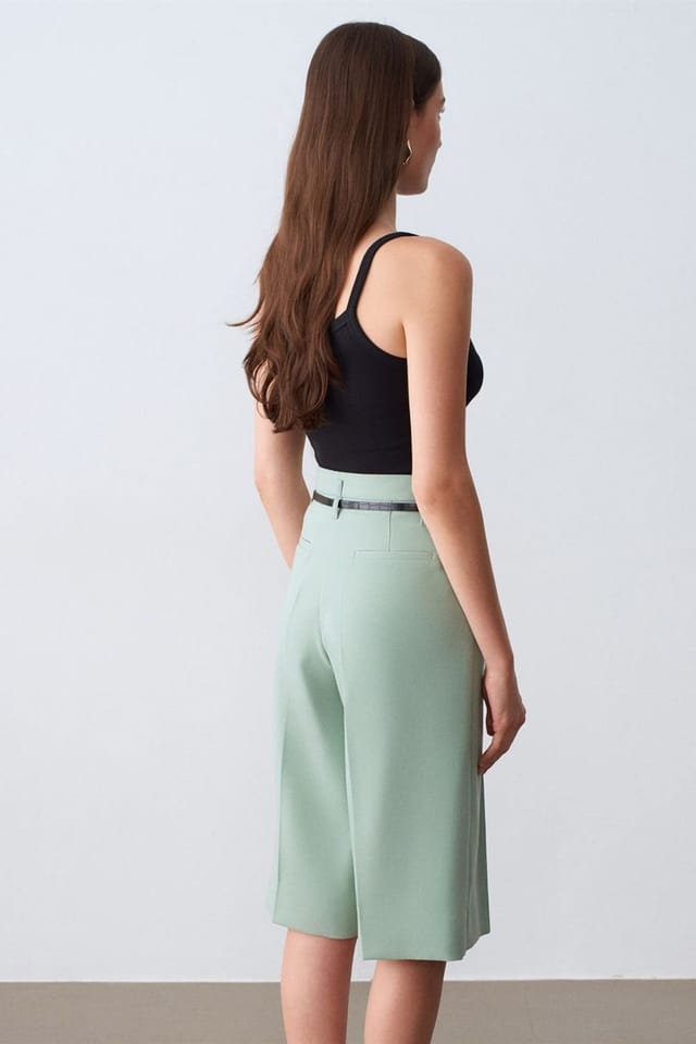 Dilvin Dilvin Women's High-waist Wide-leg Crepe Shorts With Belt in Mint - 2