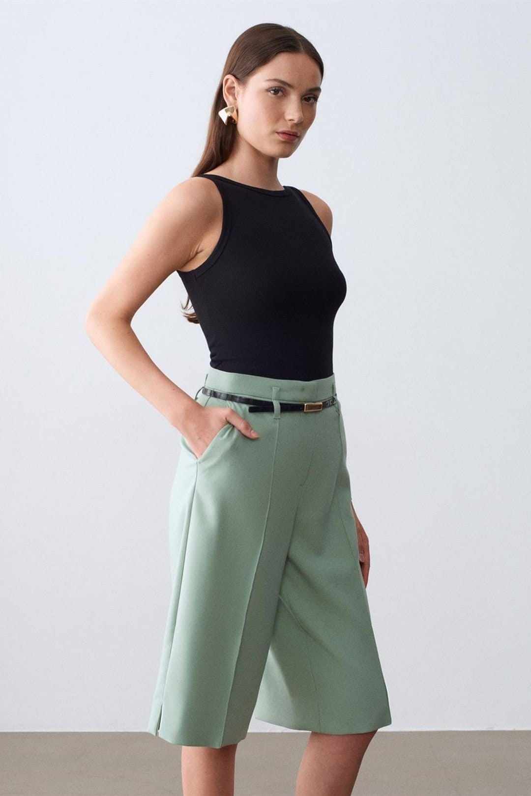 Dilvin Dilvin Women's High-waist Wide-leg Crepe Shorts With Belt in Mint - 4
