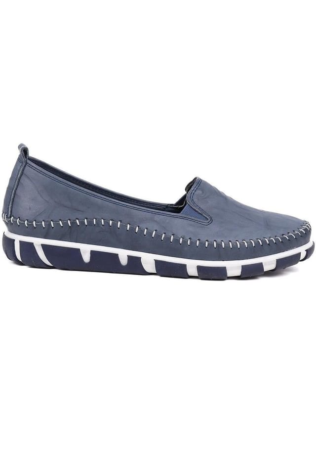 Pavers Pavers Women's Slip-On Leather Pumps in Navy - 2