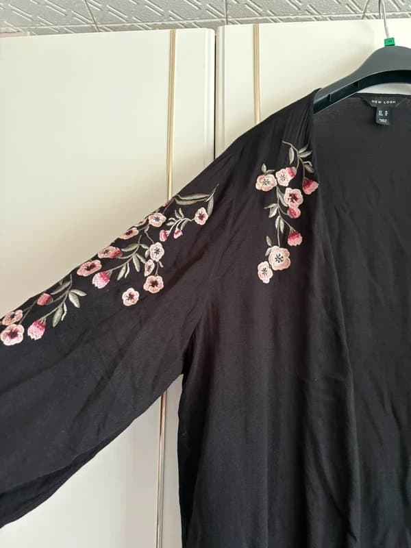 New Look Black thin cardigan floral detail