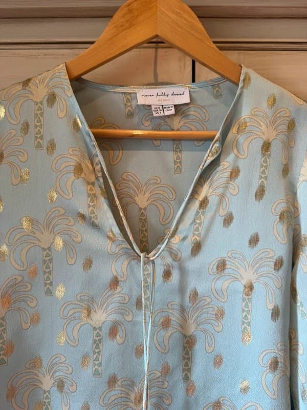 Never Fully Dressed Gorgeous Satin blouse with Palm print size 8