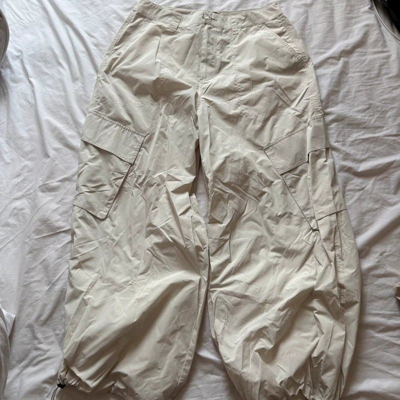 ASOS ASOS baggy men’s parachute cargo pants beige