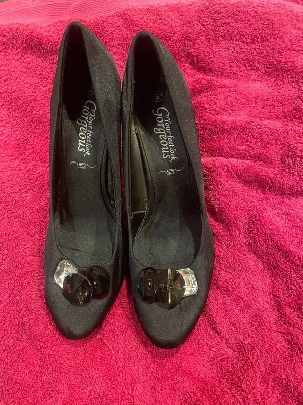 New Look Satin looking shoes size 6 black stilettos
