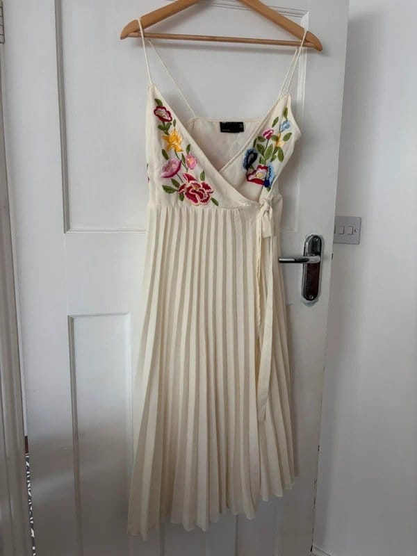 ASOS ASOS embroidered wrap dress Size 8 - 1