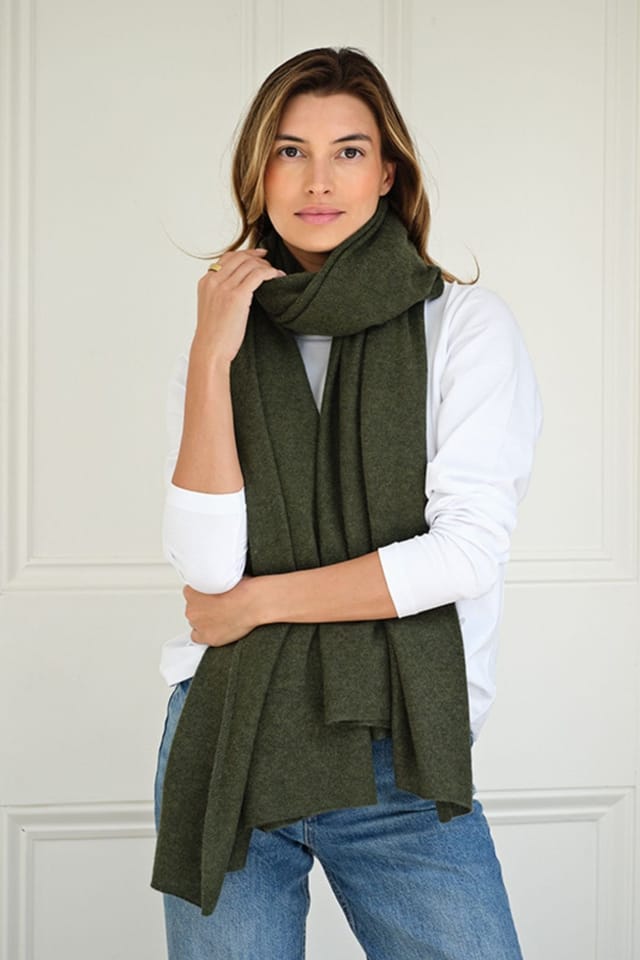 Cove Cove Women's Lola Cashmere Travel Wrap in Dark Olive - 3