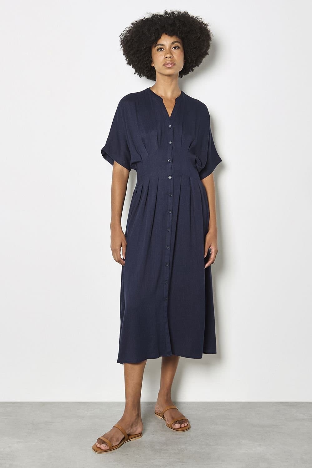 Apricot Apricot Women's Pleated Shirt Midi Dress in Navy