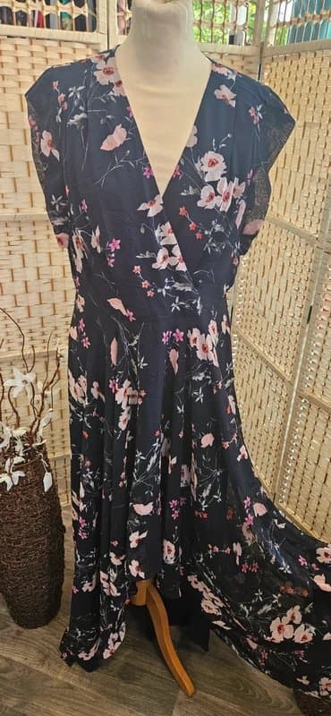 Eliza J Eliza J beautifully floral floaty dress size 10