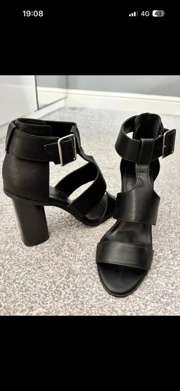 New Look New look - Black ‘leather’ block heels (UK 5)