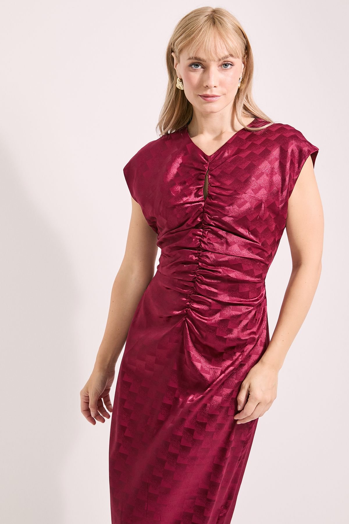 Principles Principles Women's Ruched Front Satin Jacquard Keyhole Detail Midi Dress in Berry - 4
