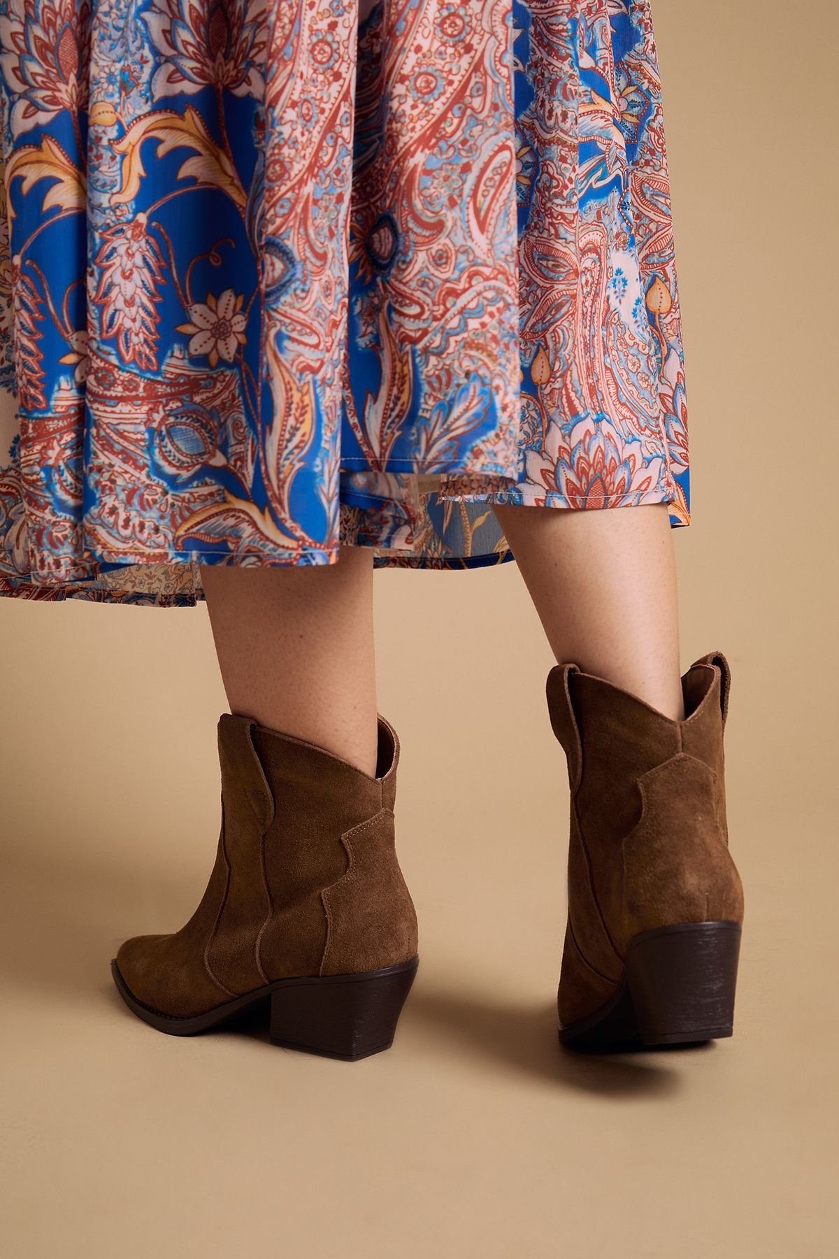 Oasis Oasis Women's Amber Real Suede Western Ankle Boots in Mocha - 3