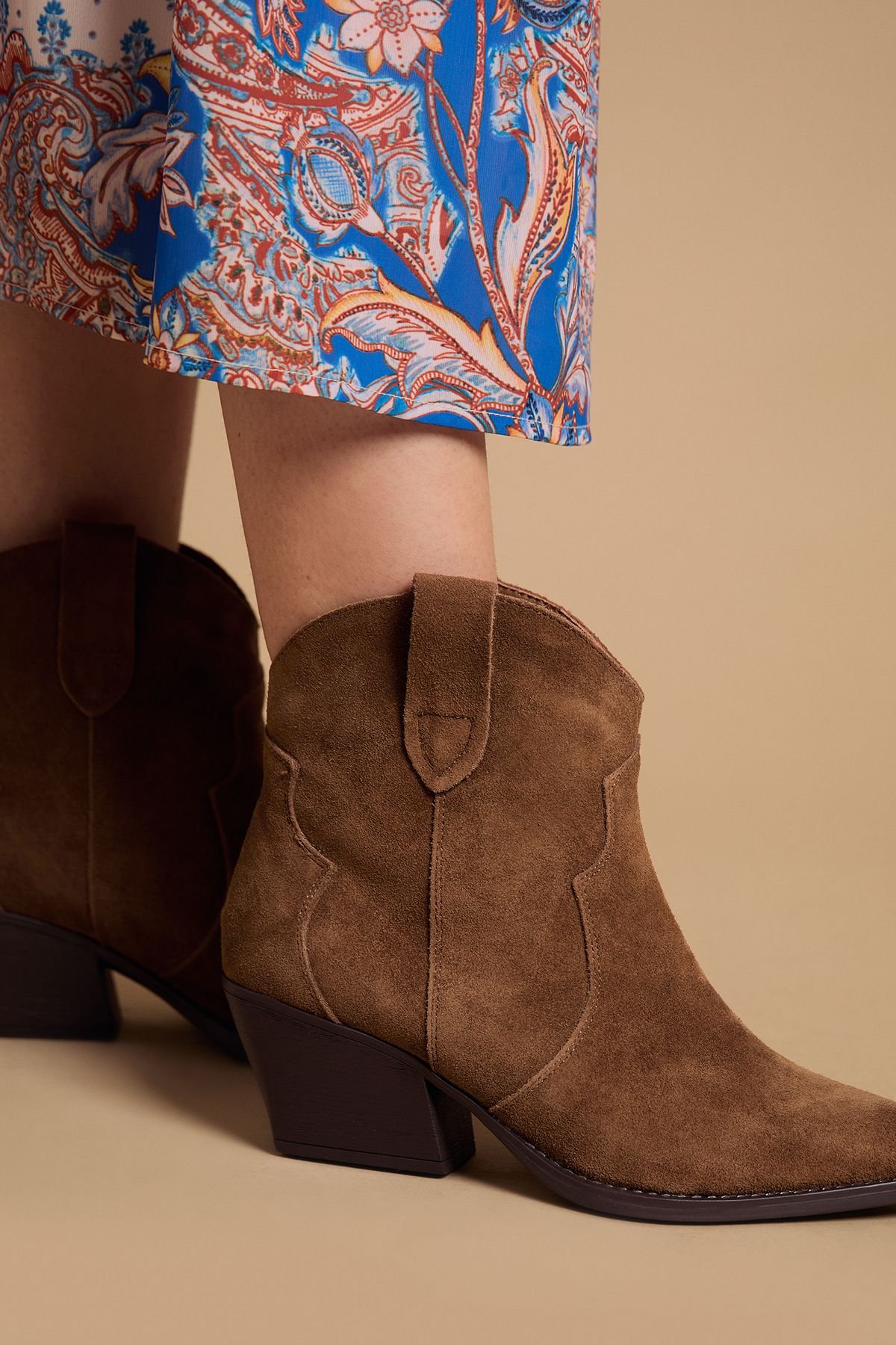 Oasis Oasis Women's Amber Real Suede Western Ankle Boots in Mocha - 4