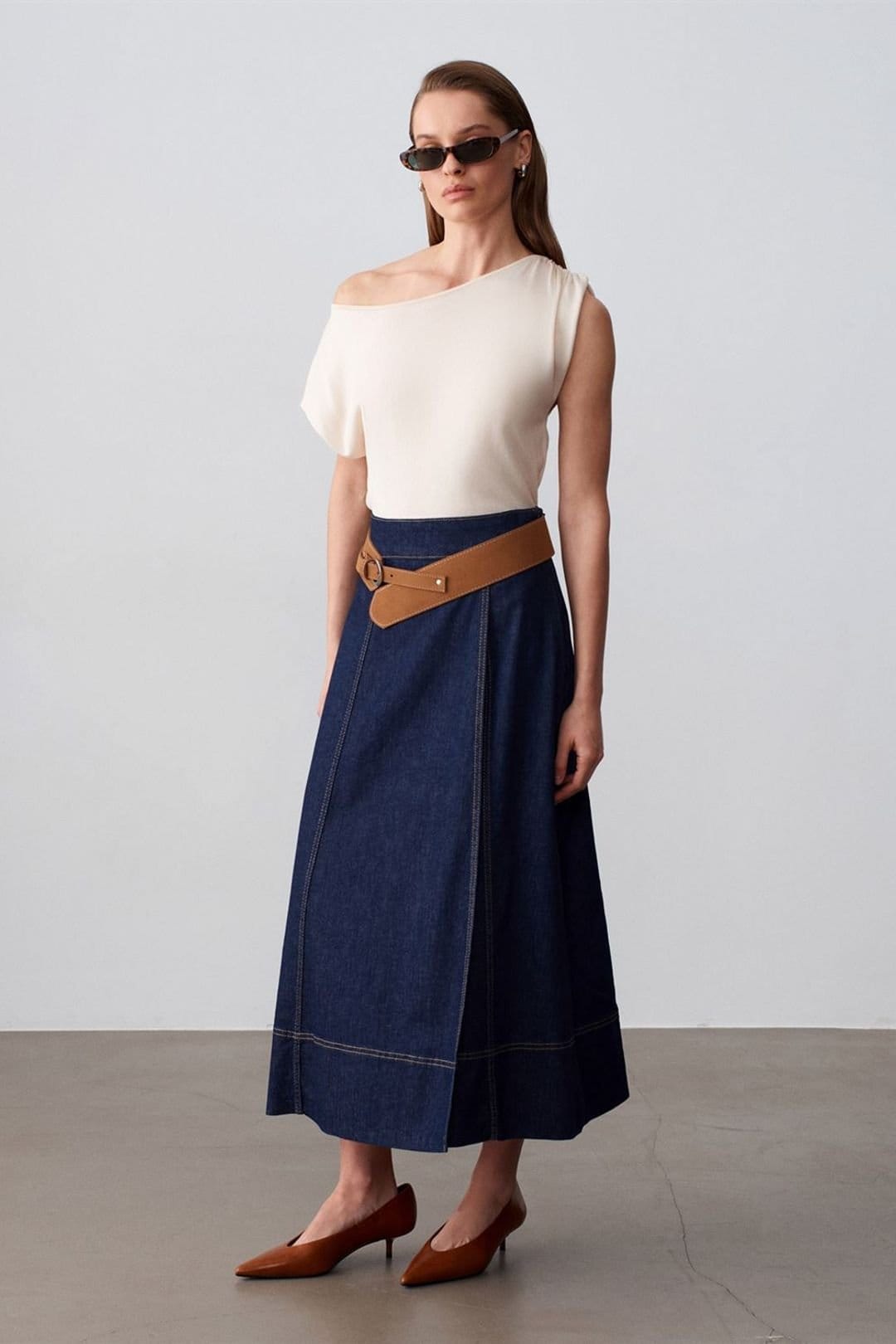 Dilvin Dilvin Women's High-Waist A-Line Denim Maxi Skirt With Belt in Dark Indigo - 4