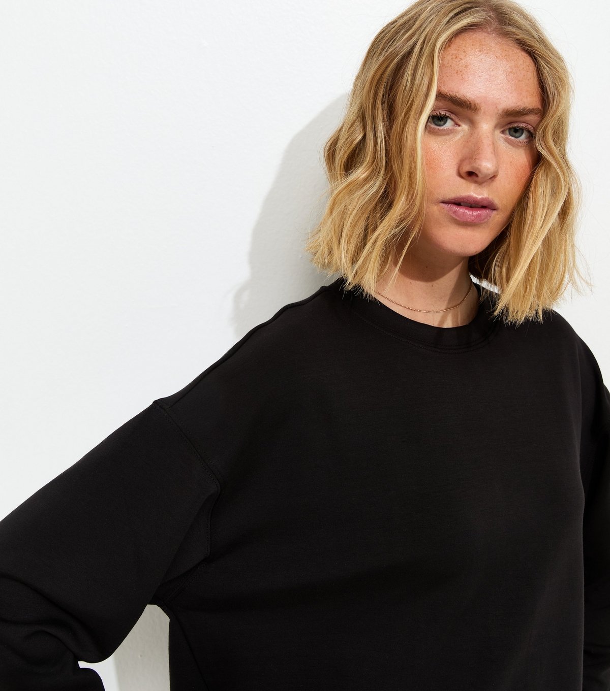 New Look Women's Premium Black Oversized Crew Neck Sweatshirt New Look - 2