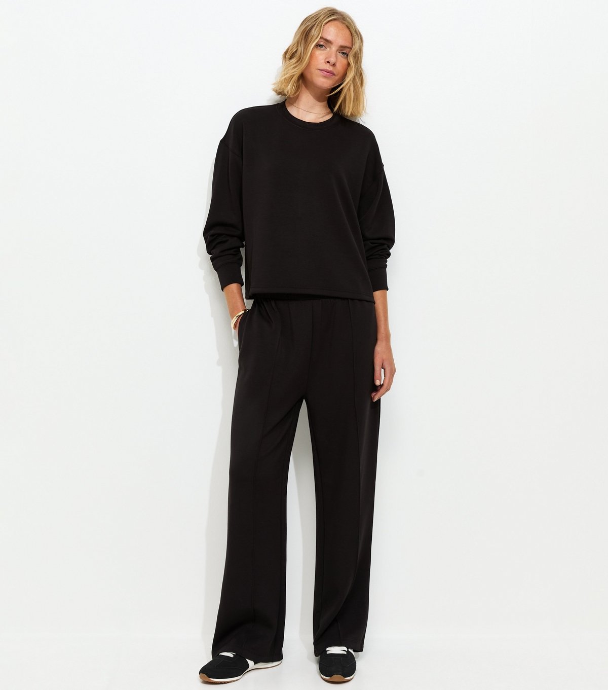 New Look Women's Premium Black Oversized Crew Neck Sweatshirt New Look - 3