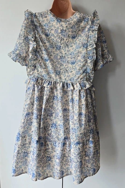 In The Style Baby blue, floral, pretty dress size 10 *In The Style*
