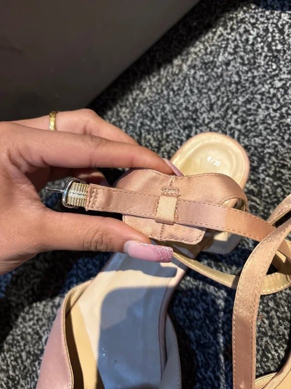 New Look You look size 6 flats with a buckle silk