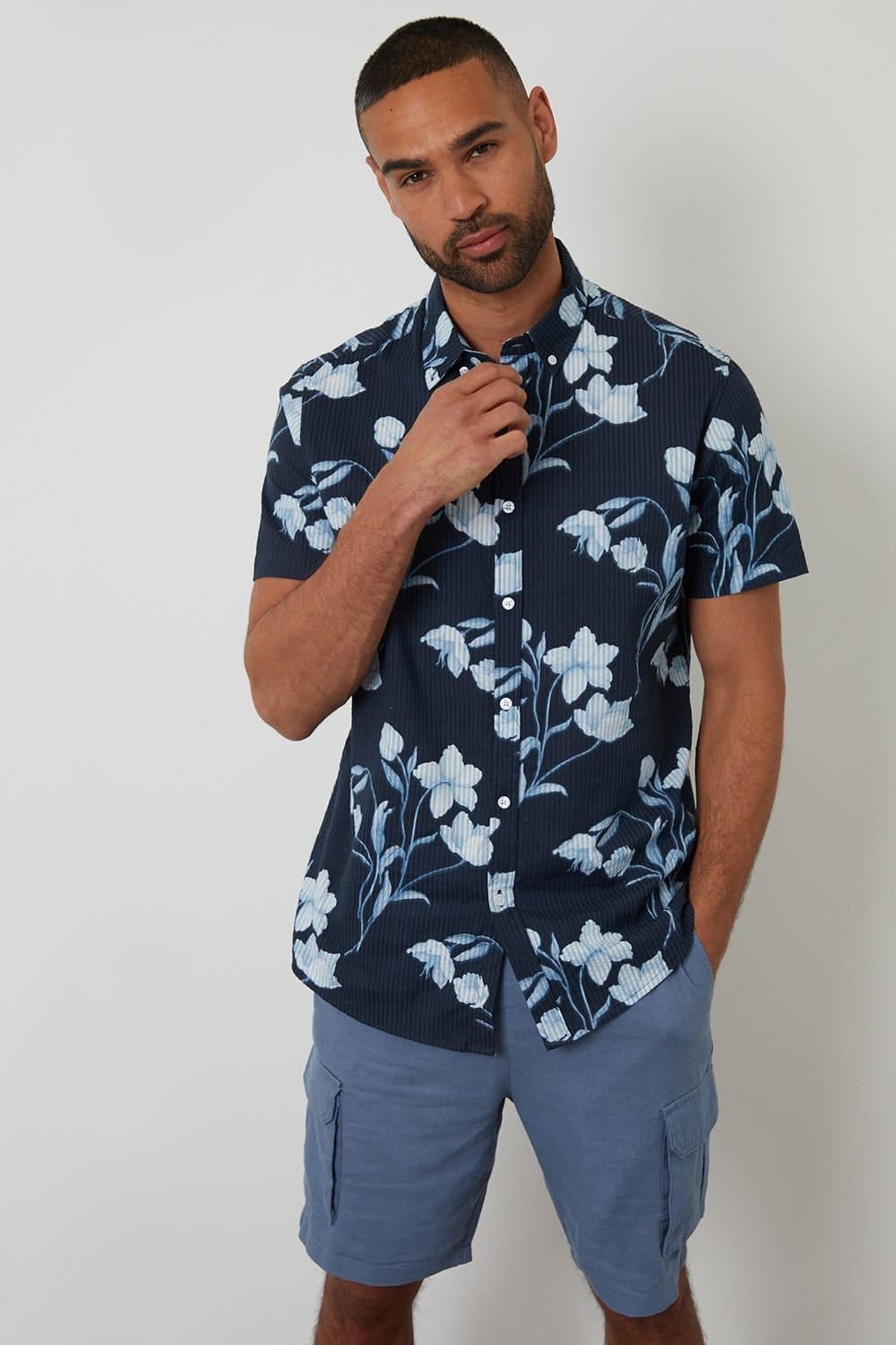 Threadbare Threadbare Men's Floral Print Short Sleeve Cotton Shirt in Navy