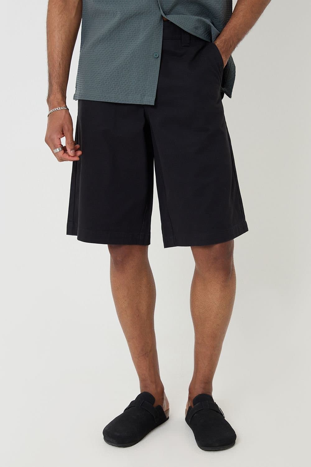 Threadbare Threadbare Men's Baggy Fit Cotton Chino Shorts in Black