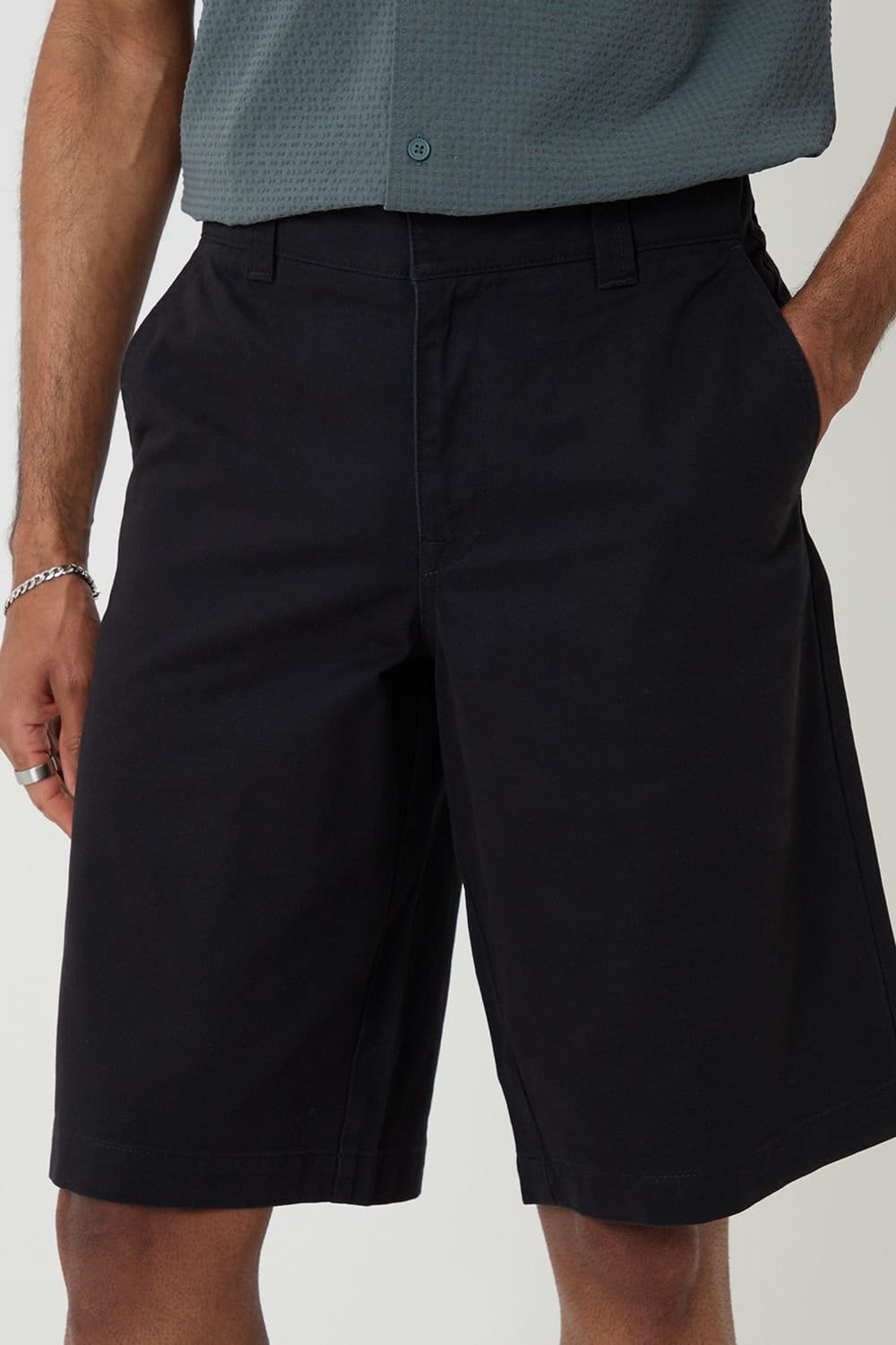 Threadbare Threadbare Men's Baggy Fit Cotton Chino Shorts in Black - 4