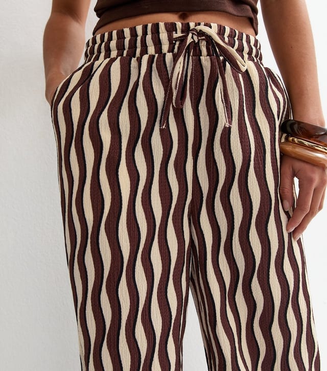 New Look Women's Petite Dark Brown Wave Crinkle Jersey Wide Leg Trousers New Look - 2