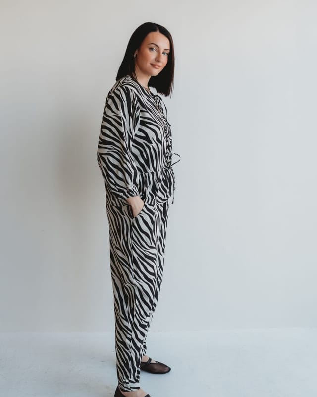 Turtledove London Turtledove London Women's Kate Multicolour Zebra Streak Print Barrel Leg Trousers - 2
