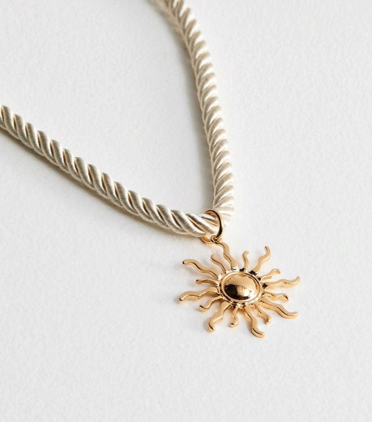 New Look Cream Chunky Rope Sun Pendant Necklace New Look - 3