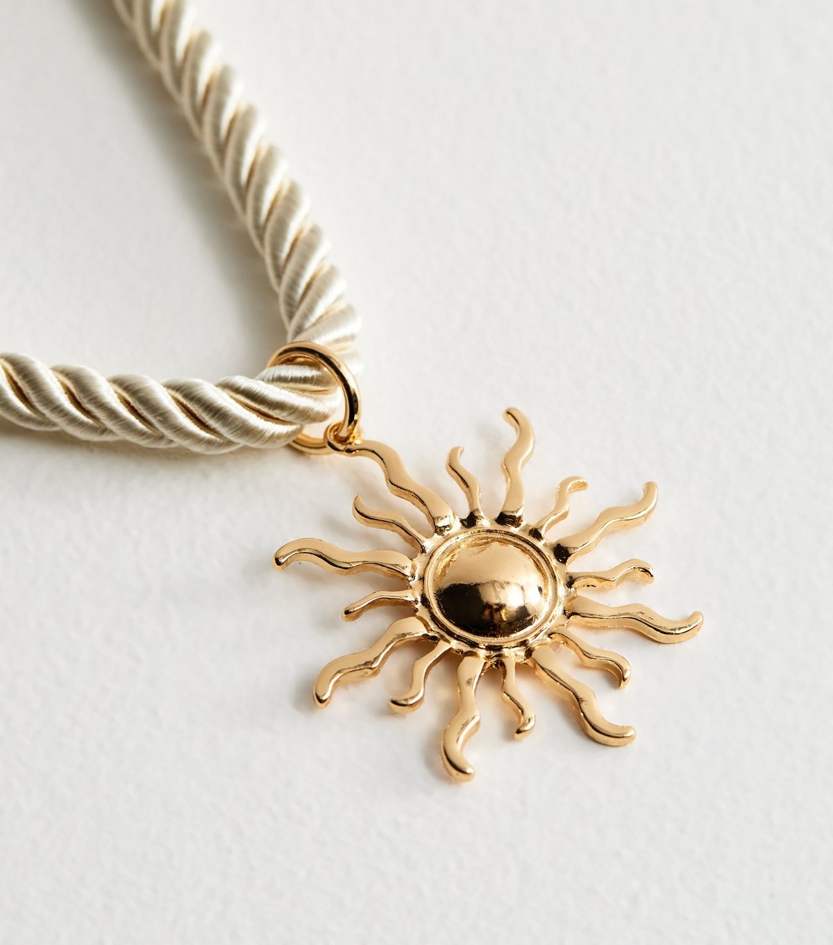 New Look Cream Chunky Rope Sun Pendant Necklace New Look - 4