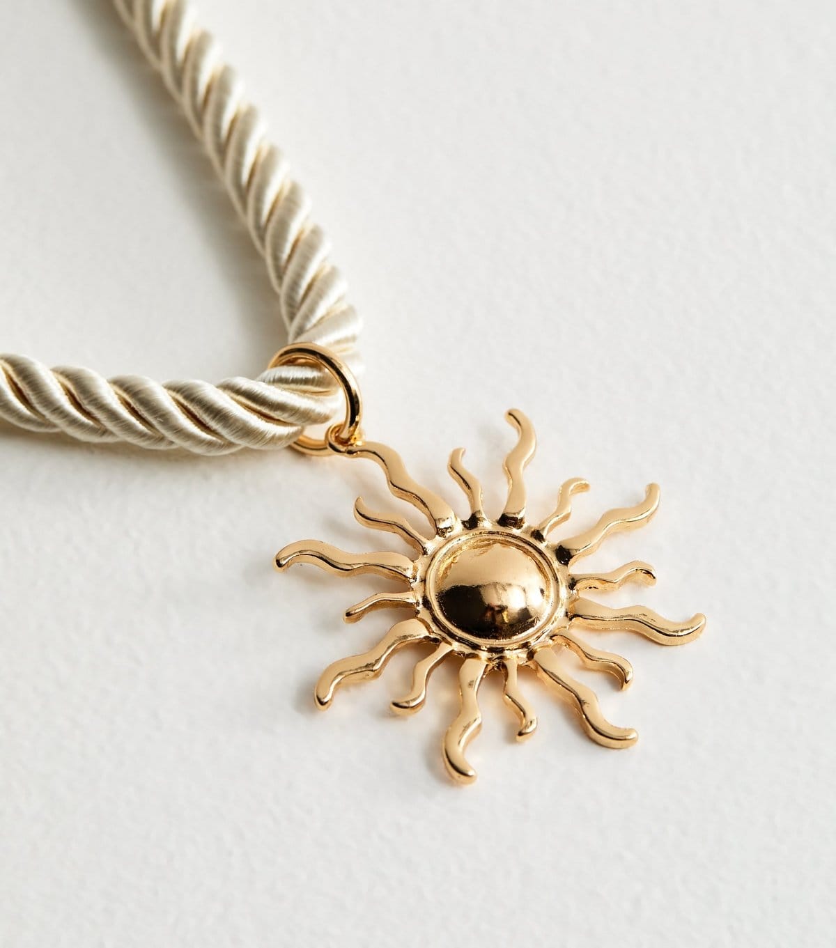 New Look Cream Chunky Rope Sun Pendant Necklace New Look - 4
