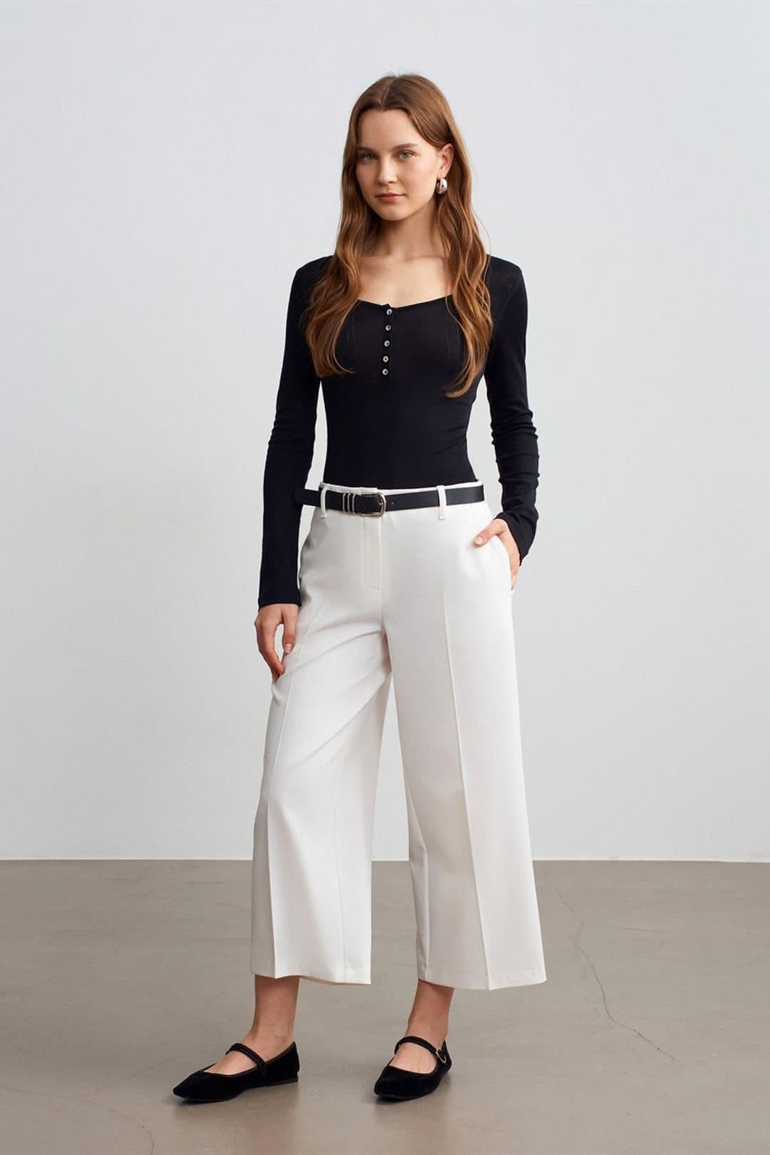 Dilvin Dilvin Women's High-Waist Belted Crepe Culottes in Off-White