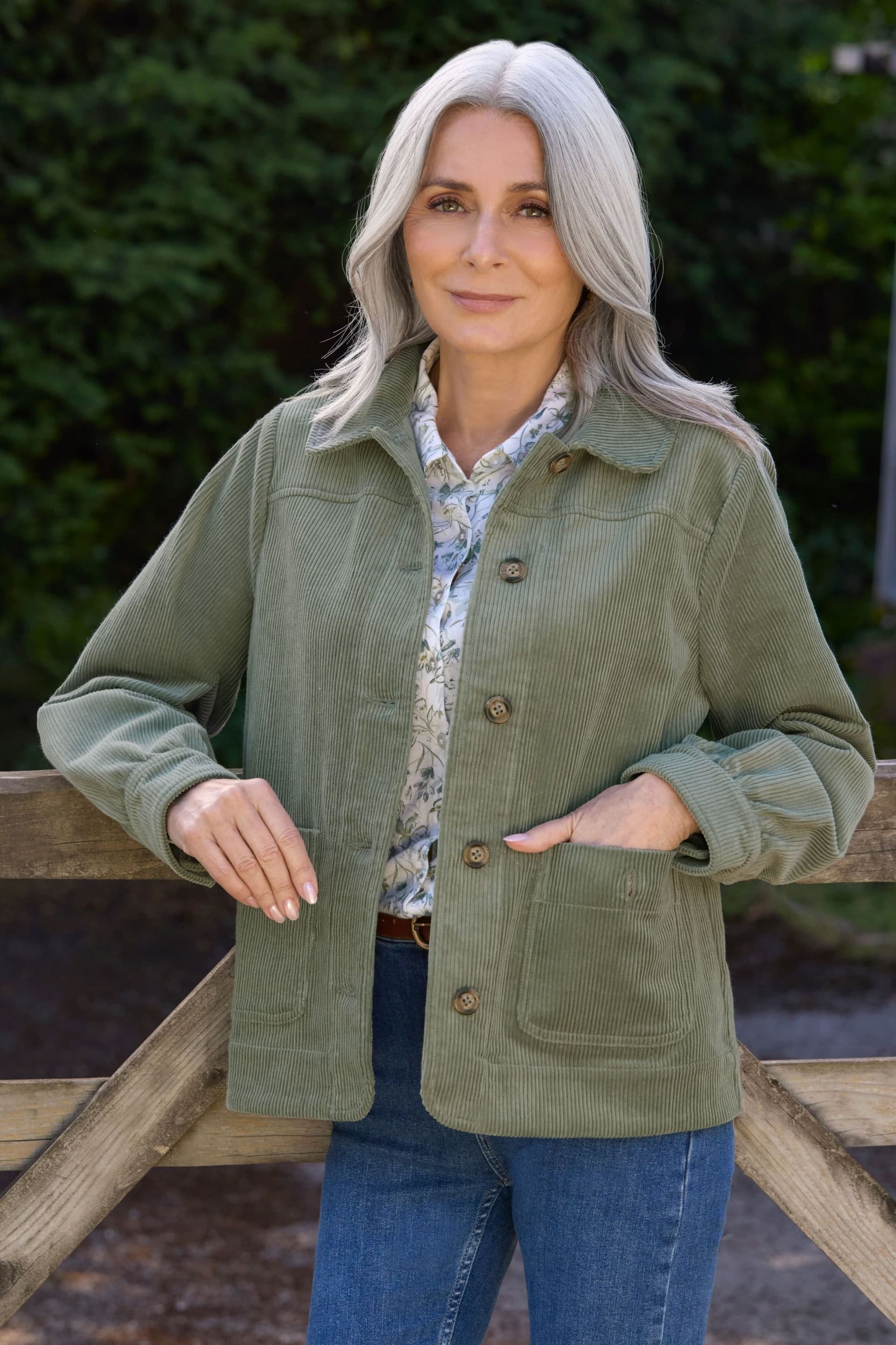 WoolOvers WoolOvers Women's Lightweight Corduroy Jacket in Green