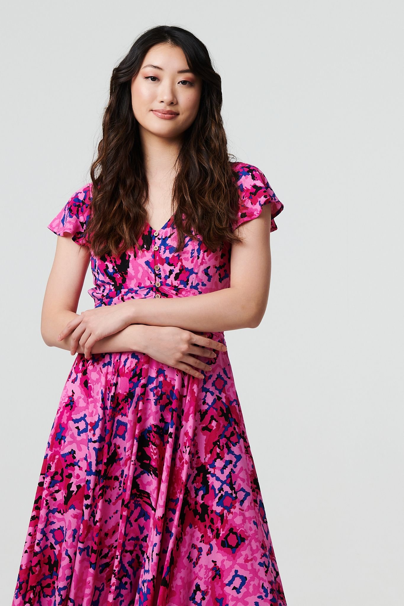 Izabel London Izabel London Women's Abstract Ruched Waist Cap Sleeve Maxi Dress in Pink - 3