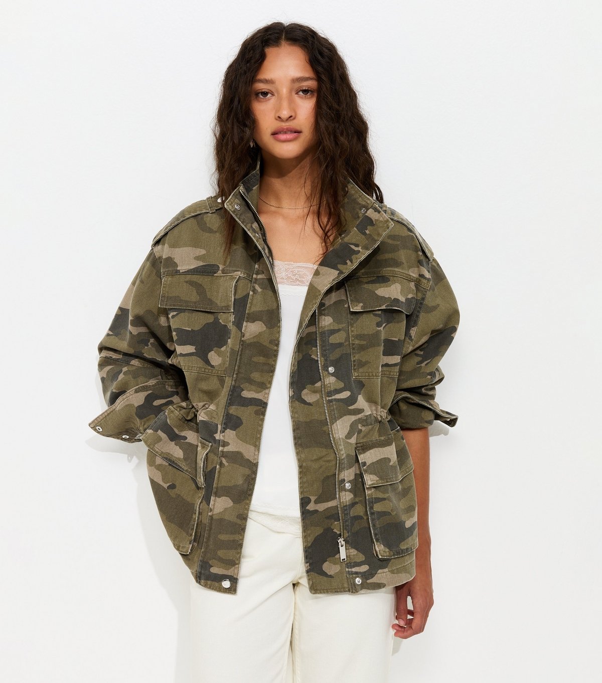 New Look Women's Green Camo Print Cargo Pocket Shacket New Look - 2