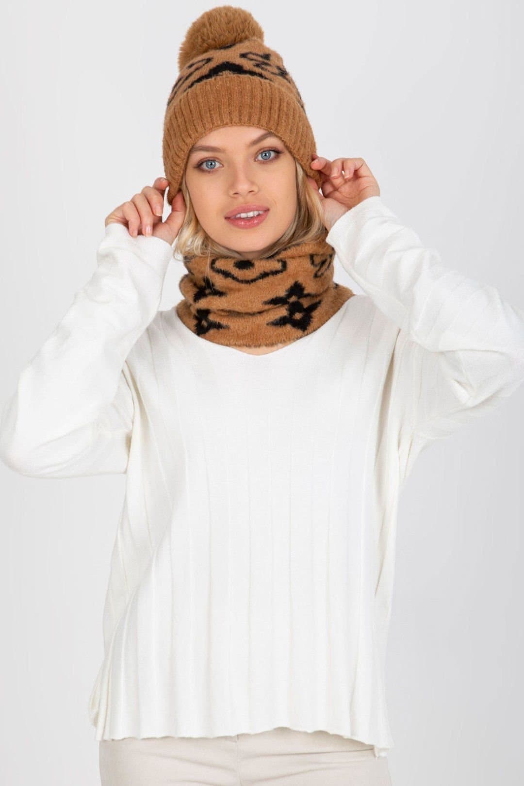 Love Lace Love Lace Women's Embroidered Bobble Hat for Everyday in Brown