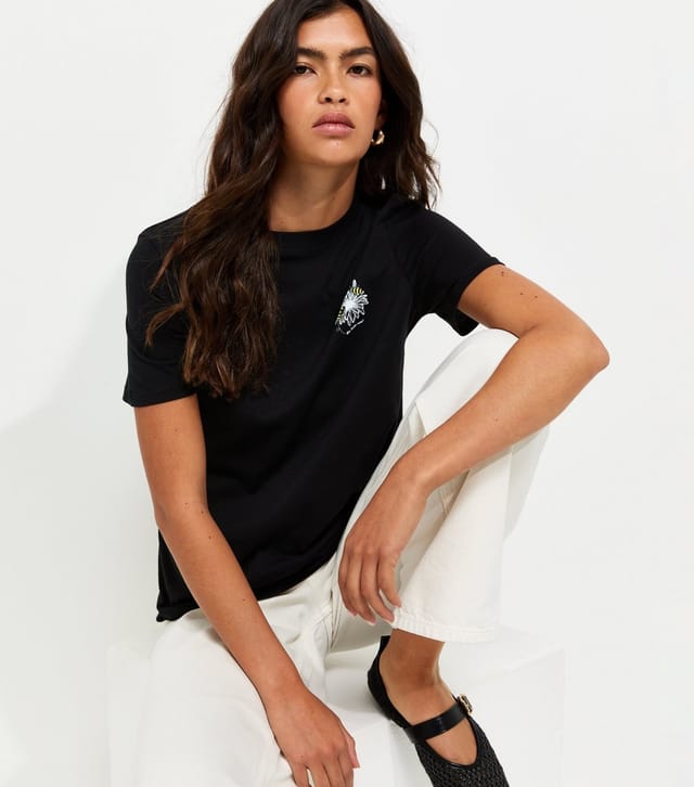 New Look Women's Black Cotton Daisy Print Crew Neck T-Shirt New Look - 3
